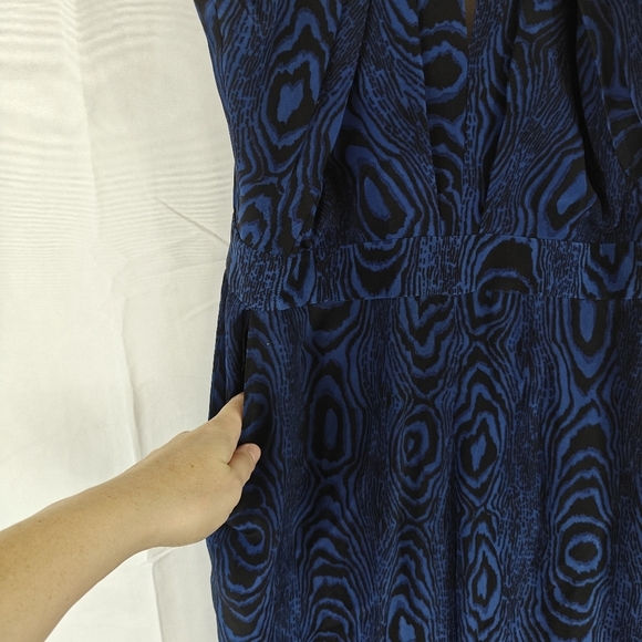 Diane Von Furstenberg Silk Blue Black Silk Swirl Tie V-neck Jumpsuit Size 6 - Picture 12 of 16